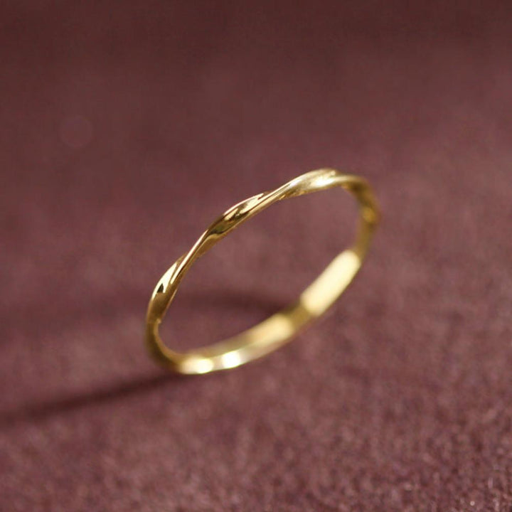 Petit Curvy Ring