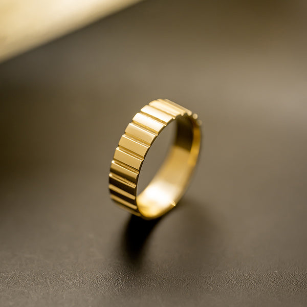 Ribbed Boyfriend Ring