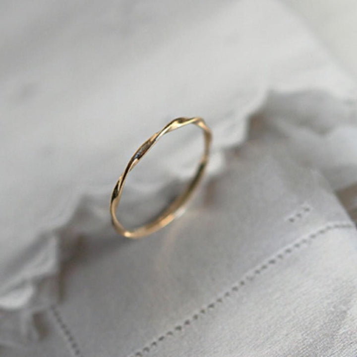 Petit Curvy Ring