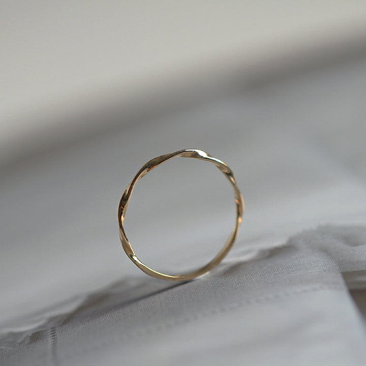 Petit Curvy Ring